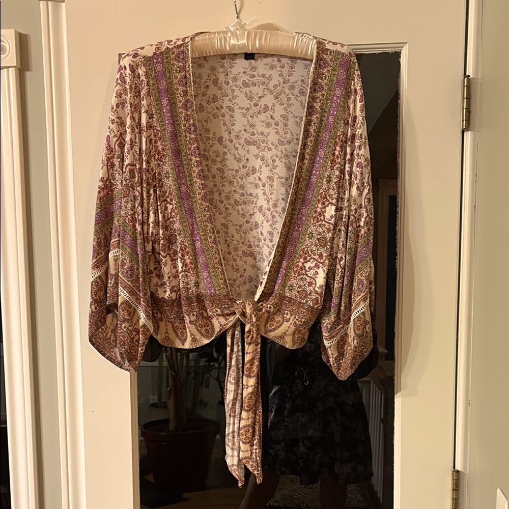 Like New Floral Kimono Top with Tie-Front